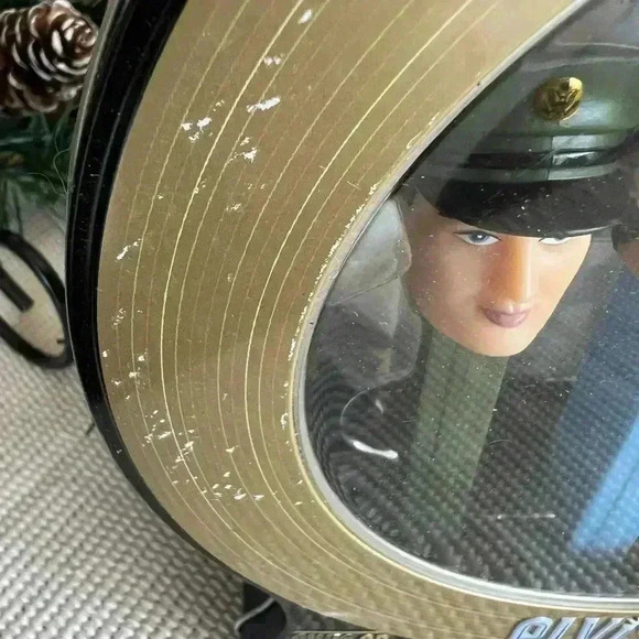 Elvis Presley Pez collectible tin with CD, preowned and unsealed, see pics - Picture 2 of 4